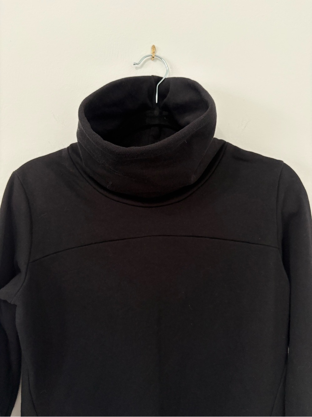 Alo Yoga Haze Funnel Neck Pullover Sz XS Black EUC - Picture 4 of 12
